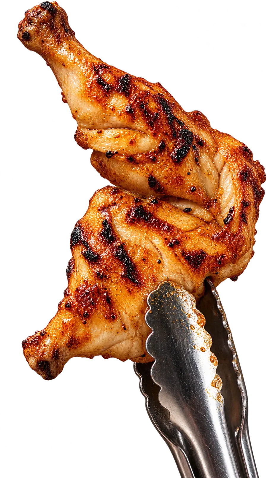 Frango grelhado no carvão, seguro pela tenaz